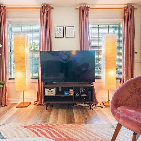 Villa 5 Mins To Speedway! Walk To Zoo, Wr Park, Iupui! Indianapolis Esterno foto