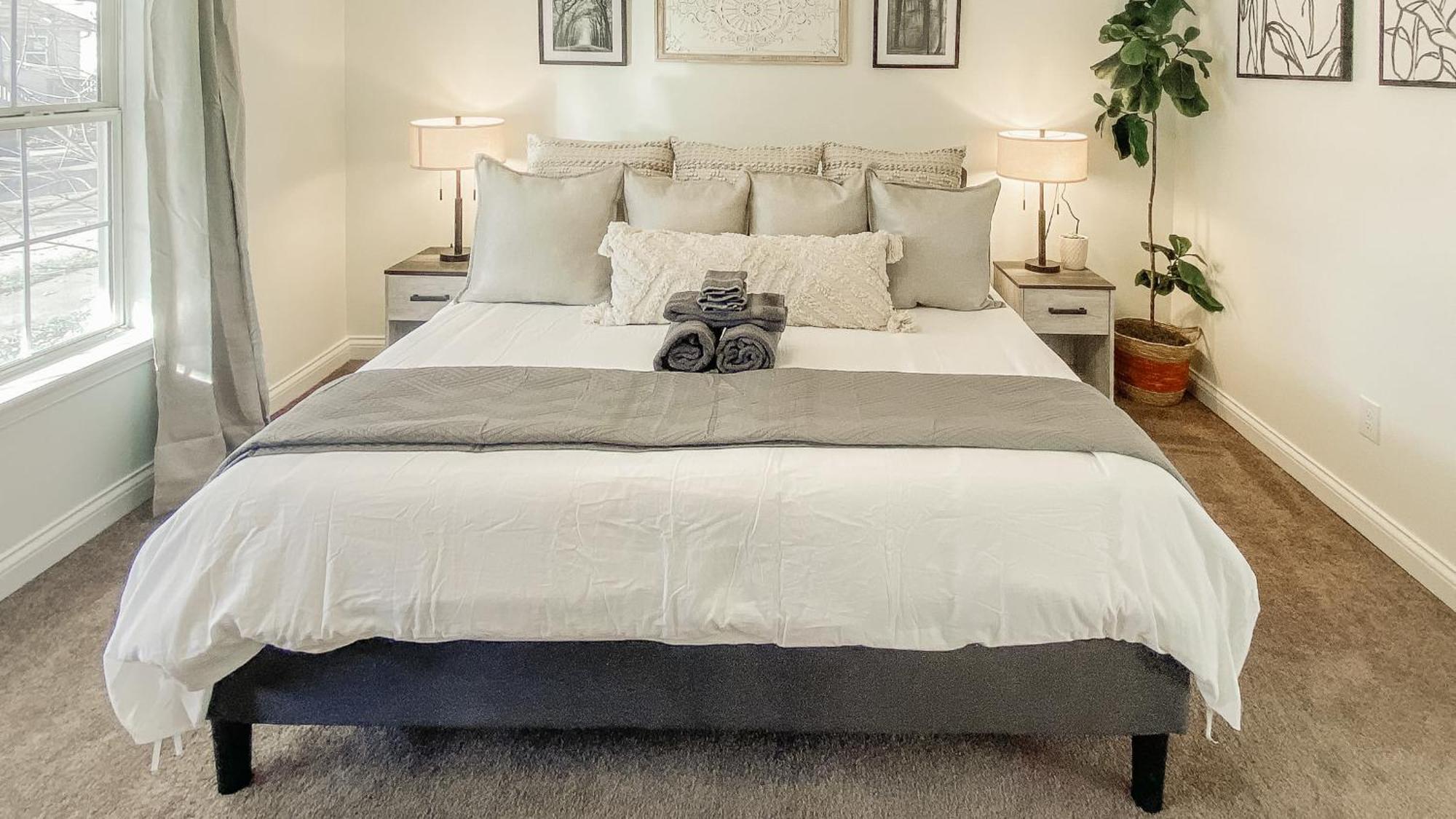Villa 5 Mins To Speedway! Walk To Zoo, Wr Park, Iupui! Indianapolis Esterno foto